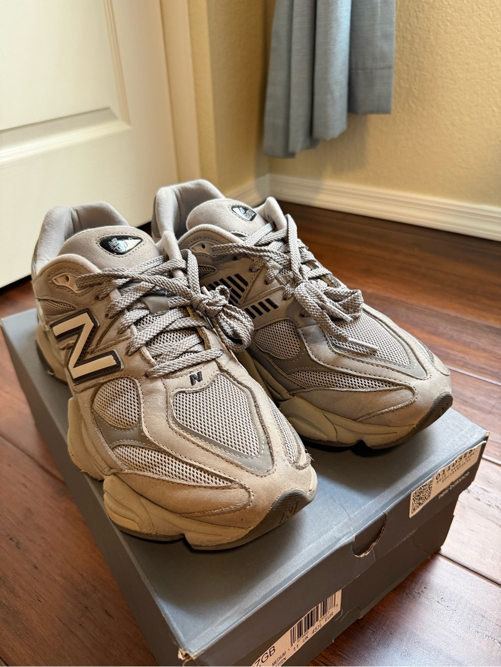 NEW BALANCE 9060 Men’s 11.5 Sneakers - Picture 2 of 6